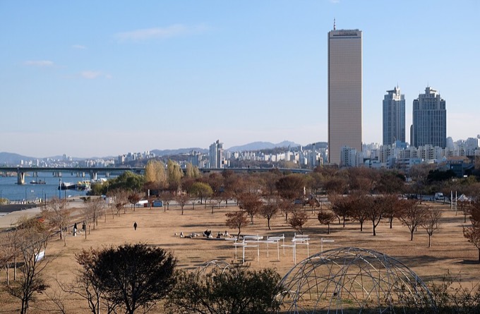 Yeouido Hangang Park Outdoor Swimming Pool