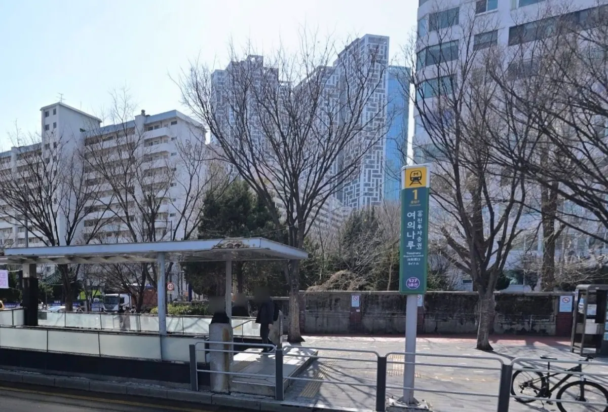 Yeouinaru Station Exit 1, out on the Han River park side (Line 5).