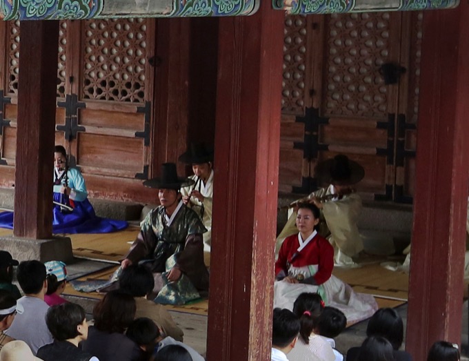 Gagok, Lyric Song Cycles Accompanied by an Orchestra